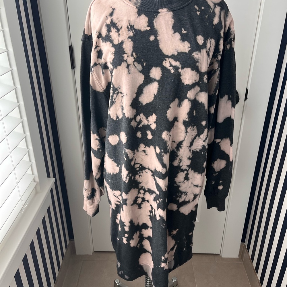 H&M Gray and Black Knit Top